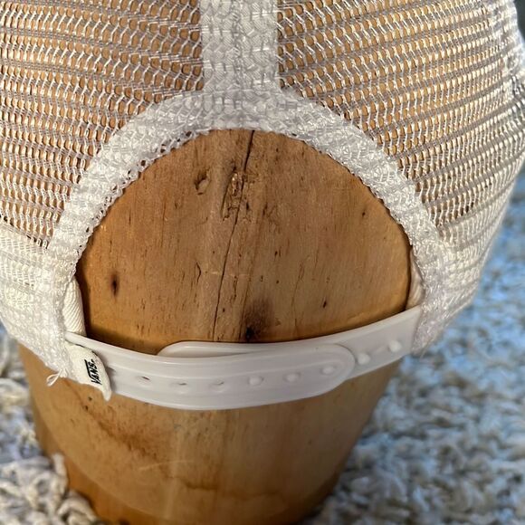 Vans Off the Wall Off To The Beach Mesh Trucker Hat - Picture 7 of 13